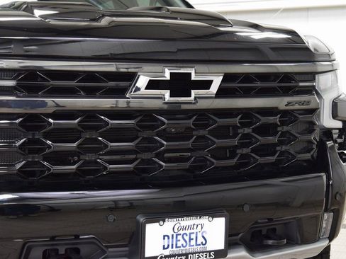 Used 2025 Chevrolet Silverado 1500 ZR2 w/ Technology Package image 9