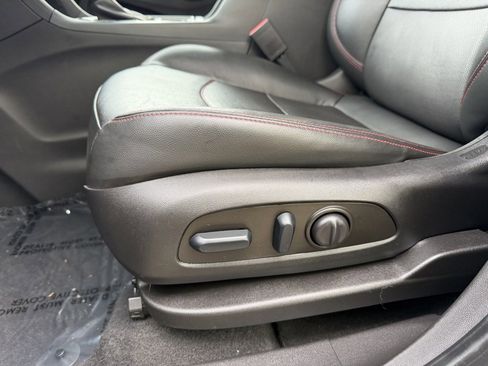 Used 2022 Chevrolet Equinox RS w/ RS Leather Package image 15