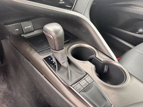 Used 2022 Toyota Camry SE image 13