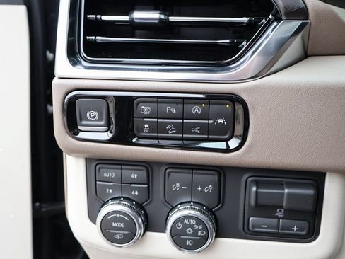 New 2026 GMC Yukon XL Denali w/ Denali Reserve Package AWD/4WD image 44