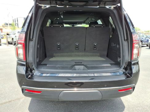 Used 2022 Chevrolet Tahoe Z71 w/ Luxury Package AWD/4WD image 9