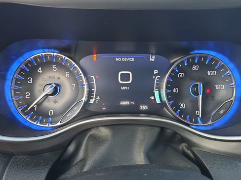 Used 2024 Chrysler Pacifica Touring-L FWD image 7