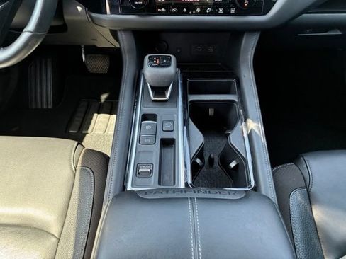 Certified 2024 Nissan Pathfinder SL w/ Black Appearance Package FWD image 17