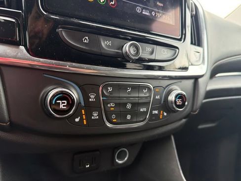 Used 2021 Chevrolet Traverse LT FWD image 16