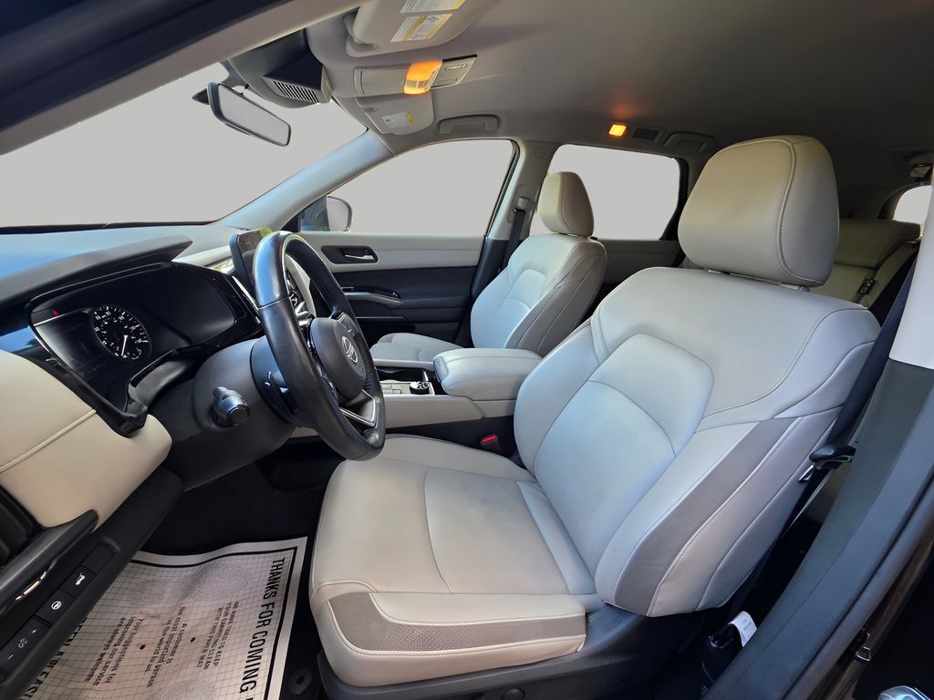 Used 2024 Nissan Pathfinder SL AWD/4WD image 20
