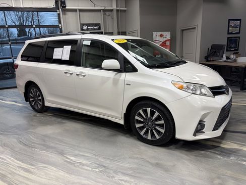 Used 2019 Toyota Sienna XLE image 31