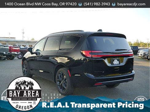 New 2026 Chrysler Pacifica Select w/ S Appearance Package image 3