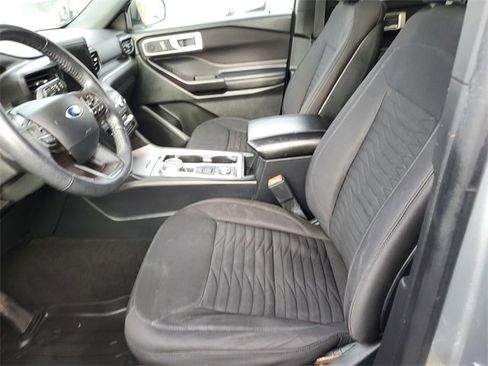 Used 2020 Ford Explorer XLT image 24
