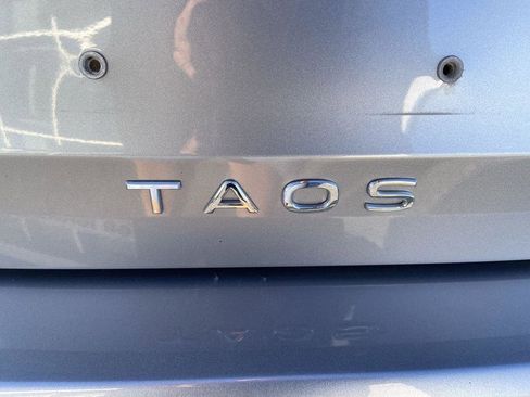 Used 2025 Volkswagen Taos SE w/ Panoramic Sunroof Package image 14