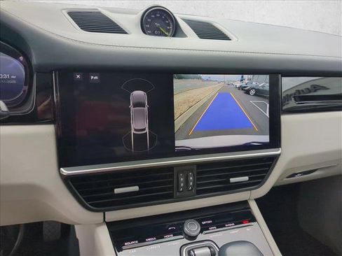 Used 2019 Porsche Cayenne E-Hybrid image 14