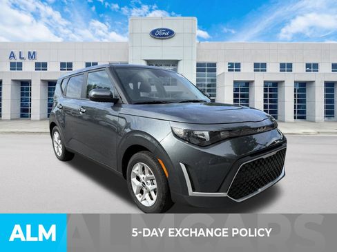 Used 2025 Kia Soul LX w/ LX Technology Package FWD image 3