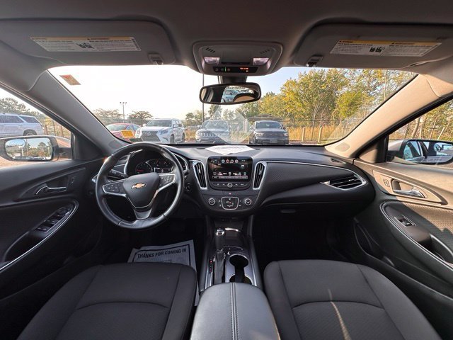 Used 2018 Chevrolet Malibu LT FWD image 2