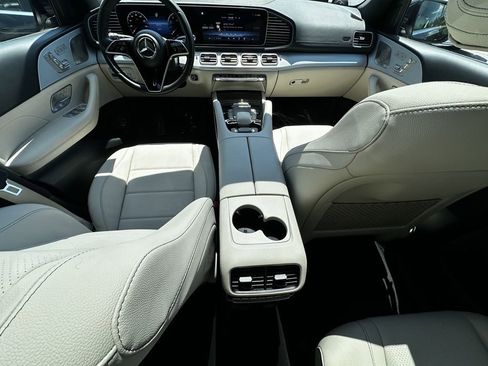 Used 2025 Mercedes-Benz GLS 450 4MATIC image 28