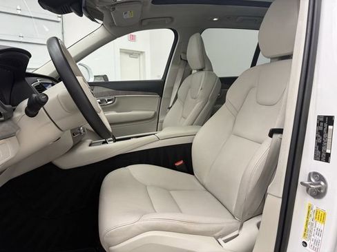 Used 2023 Volvo XC90 B6 Plus image 12