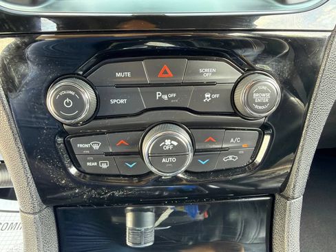 Used 2022 Chrysler 300 S RWD image 31