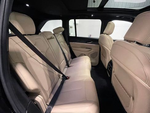 Used 2023 Jeep Grand Cherokee Limited image 22
