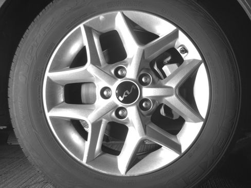 Used 2025 Kia Soul LX w/ LX Technology Package FWD image 13