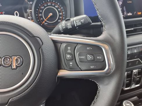 Used 2025 Jeep Wrangler Unlimited Sahara AWD/4WD image 24