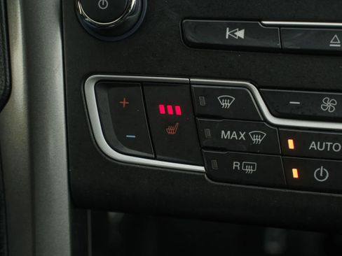 Used 2017 Ford Fusion SE w/ Fusion SE Technology Package image 24