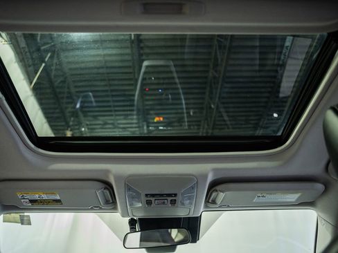 Used 2021 Toyota RAV4 XLE Premium image 29