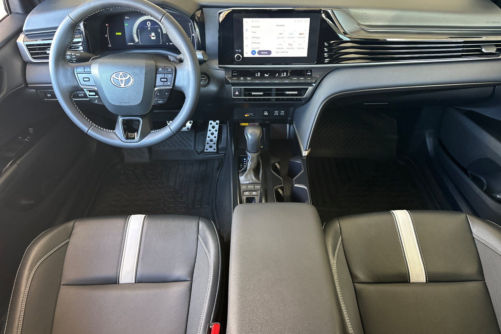 Used 2025 Toyota Camry SE FWD image 10