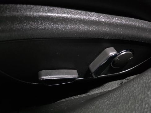 Used 2013 Lincoln MKZ FWD image 17