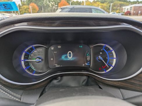 Used 2023 Chrysler Pacifica Limited image 28