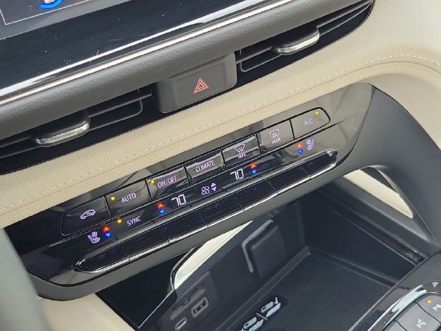 Used 2023 Buick Envision Avenir AWD/4WD image 22
