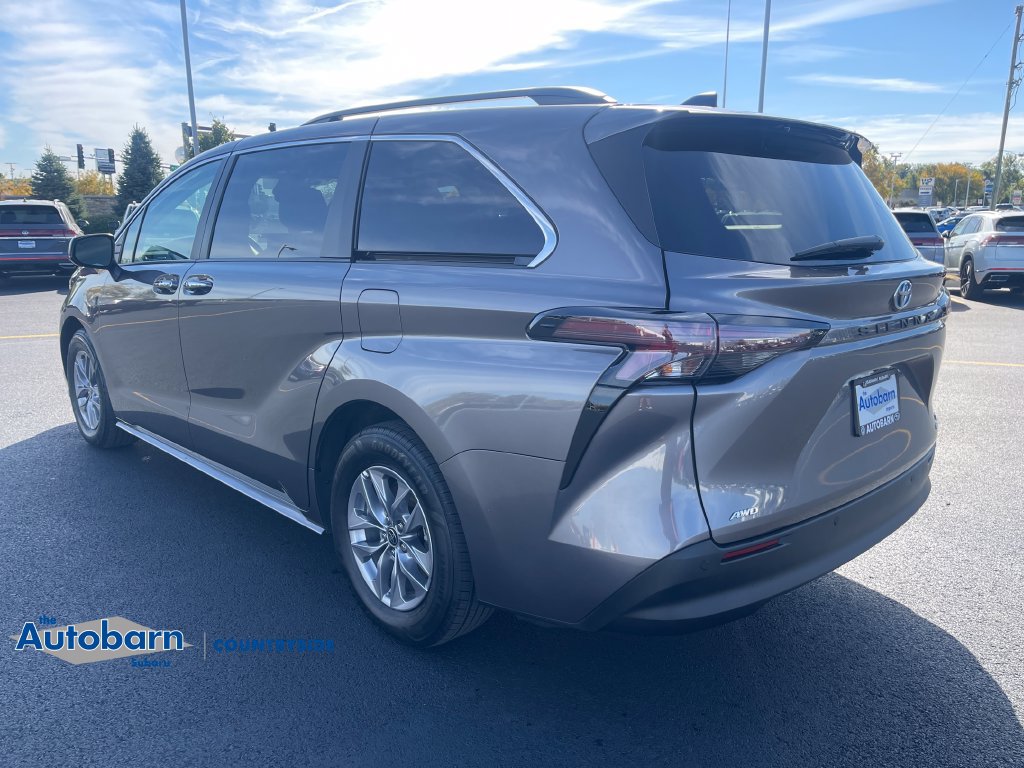 Used 2024 Toyota Sienna XLE AWD/4WD image 3