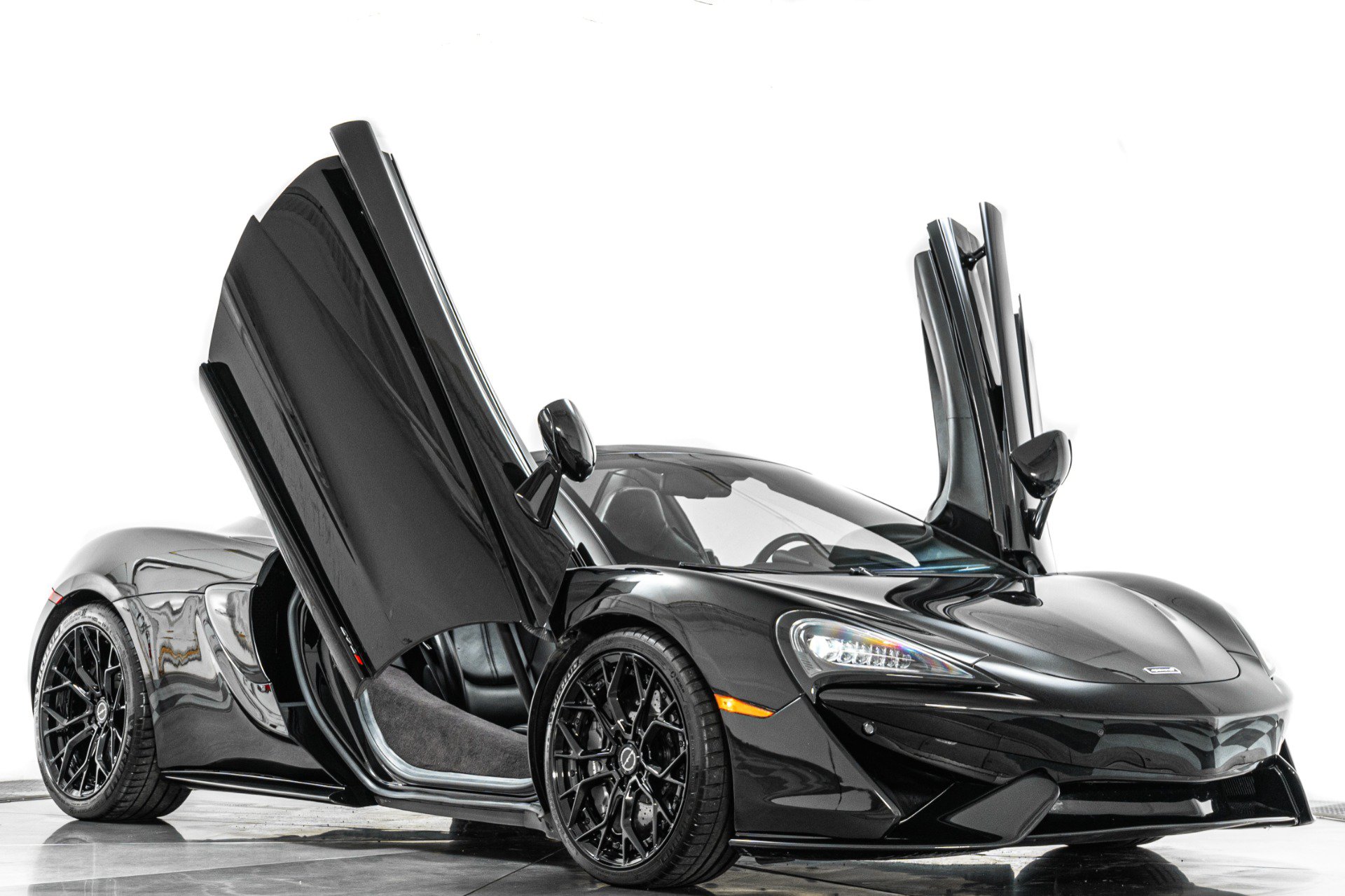 Used 2020 McLaren 570S Spider RWD image 28