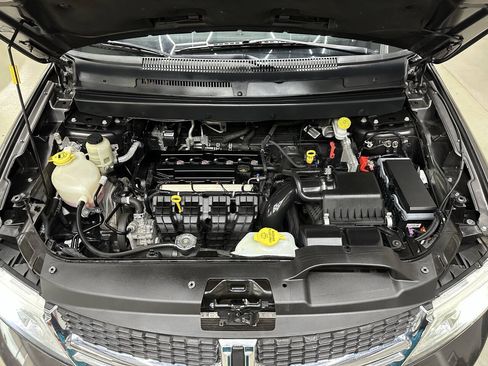 Used 2019 Dodge Journey SE w/ Premium Group FWD image 7