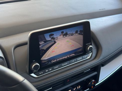 Used 2025 Nissan Rogue SV FWD image 25