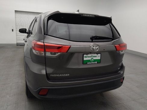 Used 2018 Toyota Highlander Plus FWD image 6