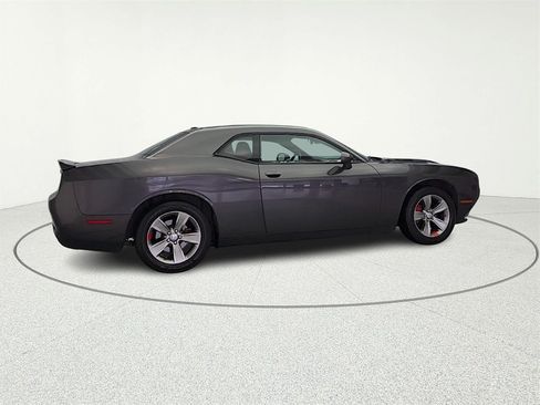 Used 2019 Dodge Challenger SXT image 8