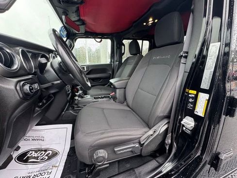 Used 2022 Jeep Gladiator Overland w/ Cold Weather Group image 14