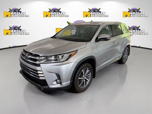 Used 2017 Toyota Highlander XLE AWD/4WD image 1