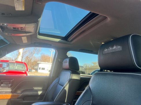 Used 2017 Chevrolet Silverado 1500 High Country image 10