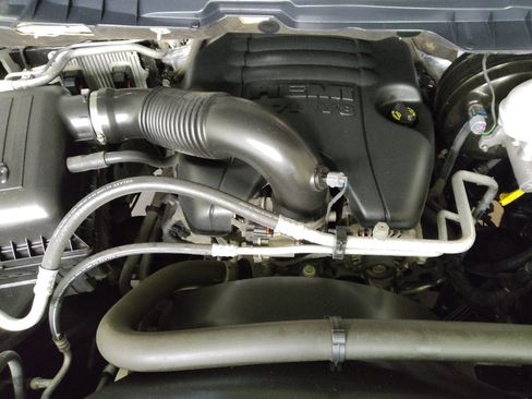 Used 2019 RAM 1500 Classic SLT RWD image 30