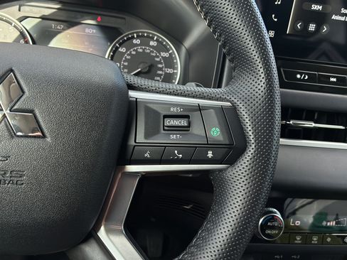 Used 2025 Mitsubishi Outlander SE FWD image 28