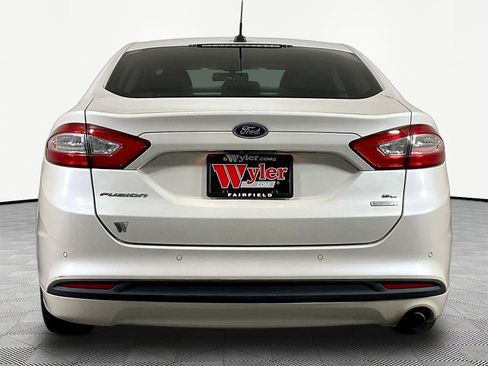 Used 2016 Ford Fusion SE w/ Equipment Group 202A FWD image 5