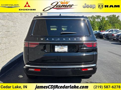 Used 2023 Jeep Wagoneer 4WD image 4