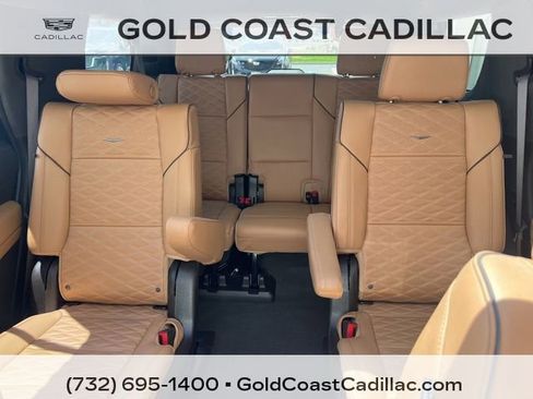 Used 2023 Cadillac Escalade Premium Luxury AWD/4WD image 24