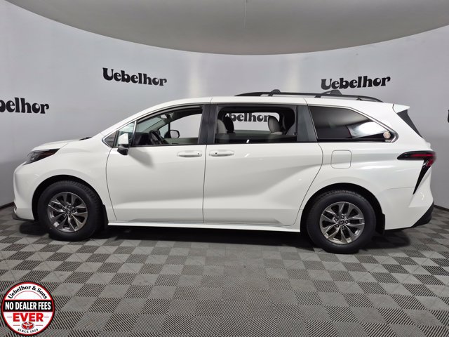 Certified 2023 Toyota Sienna LE FWD image 4