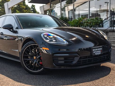 Used 2021 Porsche Panamera 4S w/ Premium Package AWD/4WD image 3