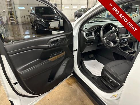 Used 2023 GMC Acadia SLE w/ Driver Convenience Package image 9