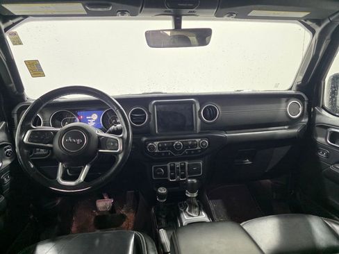 Used 2018 Jeep Wrangler Unlimited Sahara w/ Uconnect 4C Nav & Sound Group image 10