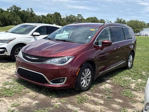 Used 2018 Chrysler Pacifica Touring-L Plus w/ Advanced Safetytec Group FWD image 2
