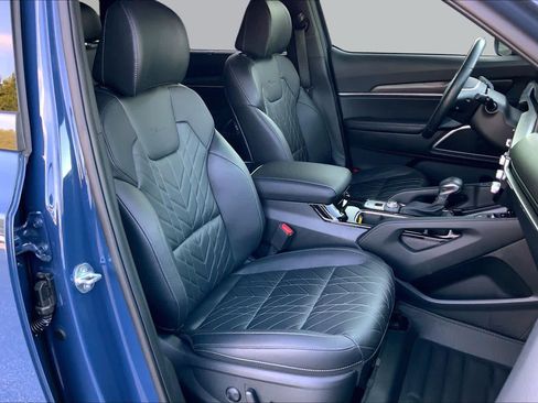 Used 2025 Kia Telluride AWD image 9