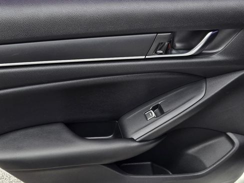 Used 2021 Honda Accord Sport image 9