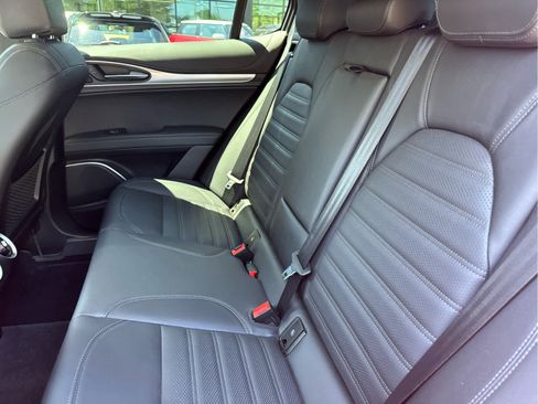 Used 2023 Alfa Romeo Stelvio Veloce AWD/4WD image 6